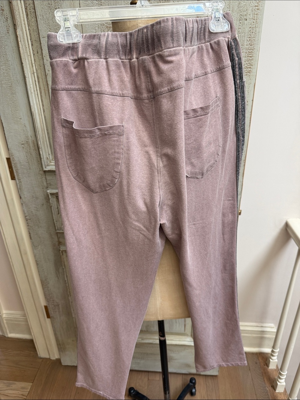 Easel pants - Picture 2 of 4